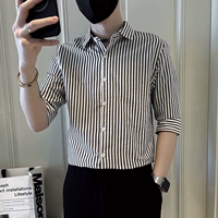 Простая рубашка в черную полоску