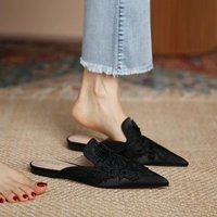 Чистые черные ноги широкие и плоть, большой размер