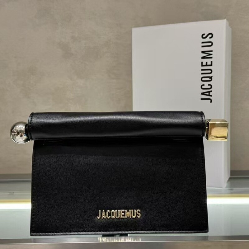 Jacquemus26 French Niche Brand Unique Light Luxury Foldable Clutch Bag with Chain Shoulder Strap, High-End Crossbody Bag Jacquemus26 French Niche Brand Unique Light Luxury Foldable Clutch Bag with Chain Shoulder Strap, High-End Crossbody Bag