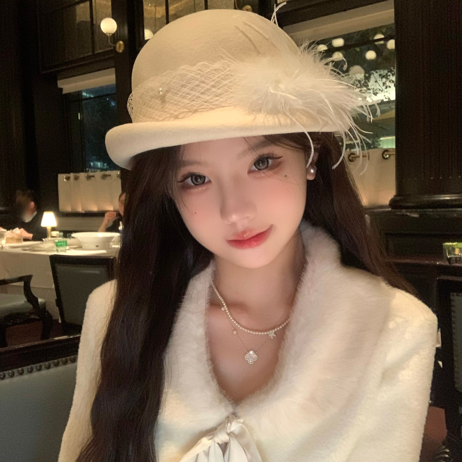 Warm Winter White Moonlight Feather Curl Thousand Gold Top Hat