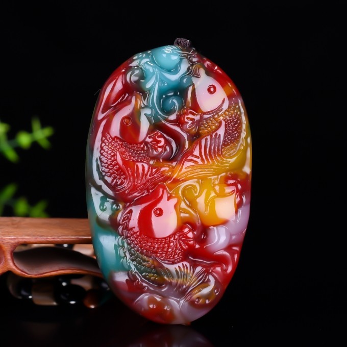 Natural Xinjiang and Tian Yucai jade fish handlebar pieces of fish pendant jade raw stone Three-fish Ruyi Pendant for several years