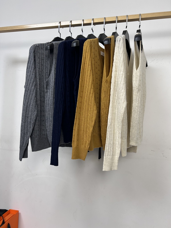 Old Money Style & Minimalist Must-Have V-Neck Cardigan + Round Neck Sleeveless Vest Two-Piece Set Old Money Style & Minimalist Must-Have V-Neck Cardigan + Round Neck Sleeveless Vest Two-Piece Set