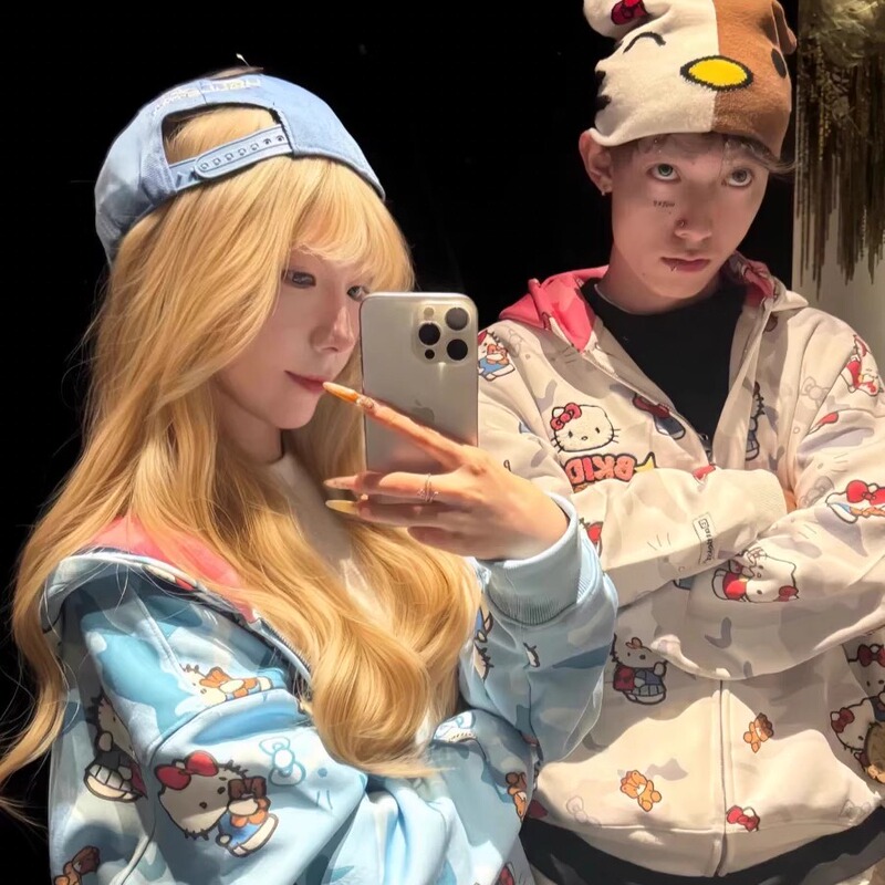 Color-Blocking Design Camouflage All-Over Print Hello Kitty Hooded Sweatshirt for Women, Niche Couple Double-Hooded Jacket Color-Blocking Design Camouflage All-Over Print Hello Kitty Hooded Sweatshirt for Women, Niche Couple Double-Hooded Jacket