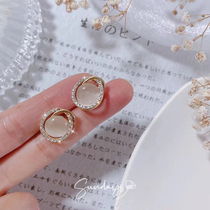 South Koreas 2021 new exquisite micro-inlaid rhinestones surround gentle cats eye earrings temperament high-end earrings ear clips