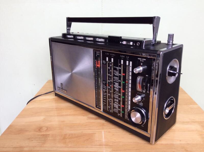 Very new classic German Ghende satellite S6001 radio transistor used German antique radio