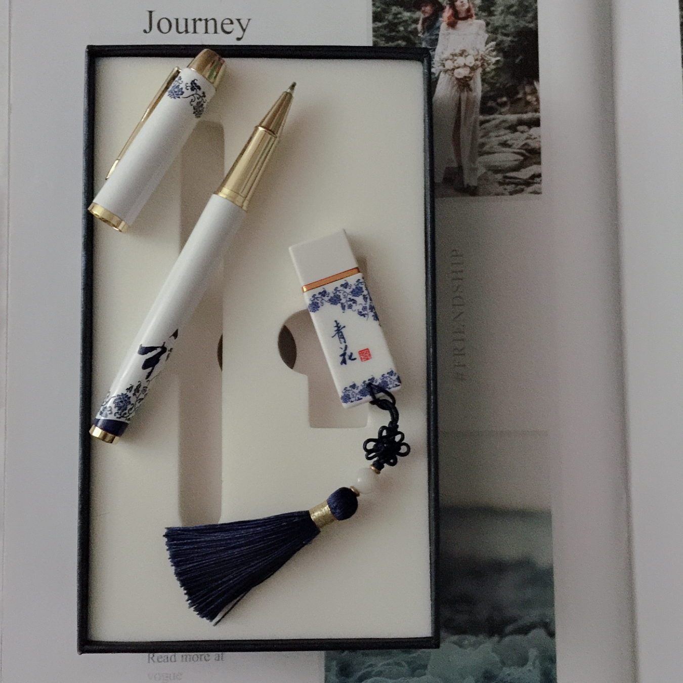 Blue and white porcelain flash drive 16g3 0 Chinese style ceramic gift box packaging bag signature pen custom logo high-speed car