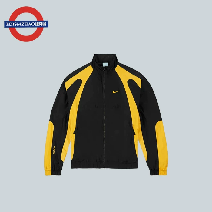Nike x Drake NOCTA Nike Name черно-белая футболка с коротким рукавом и высоким воротом DA4107-010