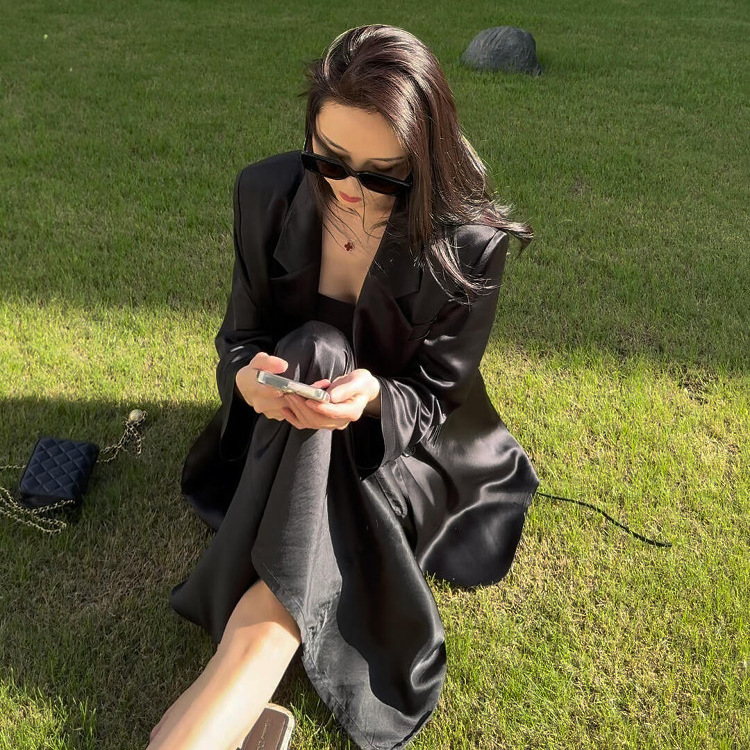 Satin Blazer for Women, Spring and Summer Thin Style, High-End Casual Loose Fit, Acetate Glossy Drape, Elegant Long-Sleeved Suit