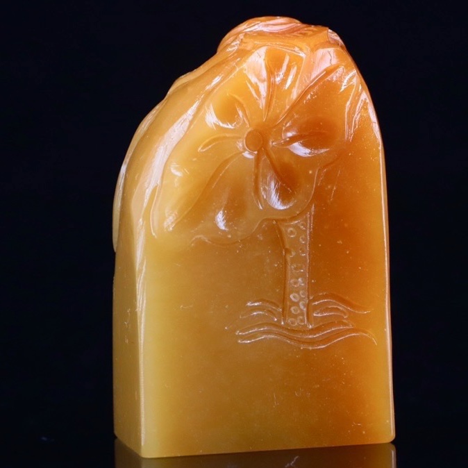 Shoushan Stone Fields Yellow Stone Green Fields Stone Carving Seal Handmade Seal Engraving Gold Stone Custom Painting and calligraphy Name Tibetan Book of Idle Zhang