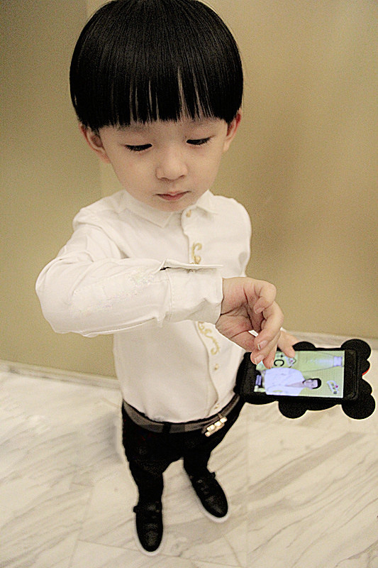 Bé trai áo sơ mi trắng tay dài mùa thu đông trẻ em áo cotton trắng trẻ em tiểu học cộng với áo nhung dày áo sơ mi thô cho bé trai