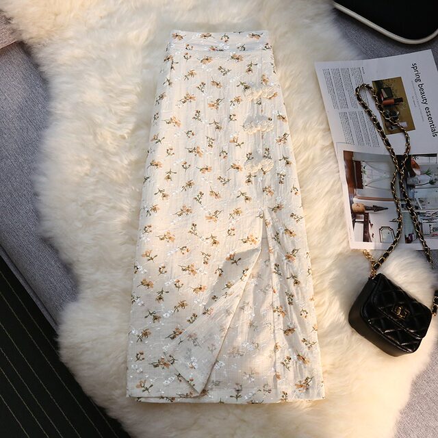 New Chinese style buckle floral skirt women spring and summer 2023 new mid-length high waist slit a-line bag hip skirt