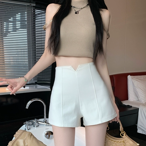 Белый пиджак классического кроя, шорты, тонкие эластичные штаны, высокая талия, в обтяжку, А-силуэт