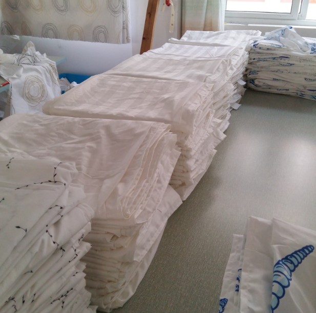 Khăn trải giường khách sạn bằng vải cotton trắng polyester bông đặc biệt bộ drap giường 1m6