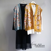 Beauty mommy maternity wear autumn and winter sweater sweater embroidered fresh maternity sweater cardigan vest 89B301