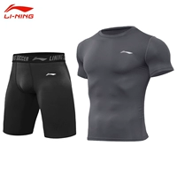 [Комплект из двух предметов] Стандартные серые короткие рукава + стандартные черные шорты.