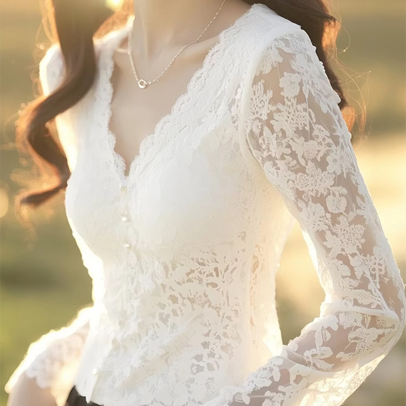 French Style Unique and Beautiful Top 2026 Spring New Fashion Style V-Neck White Lace Shirt for Women