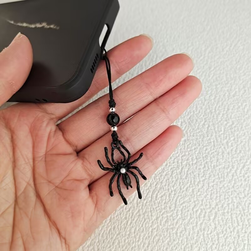 Hand-woven dark-themed spider pendant phone chain, unique student/couple accessory for bags and USB drives, anti-loss charm.
