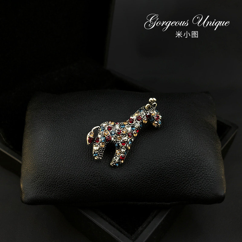 Exquisite retro zebra brooch high-end male and female corsage brooch accessories Christmas gift 579