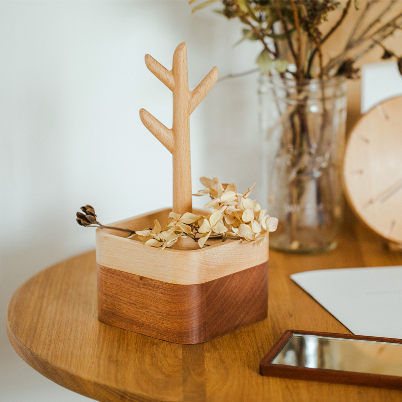 Natural and home solid wood jewelry box Bedroom desktop Modern simple wood jewelry storage shelf Gift for girlfriend