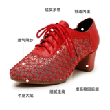 Женская латиноамериканская танце