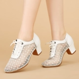 Женская латиноамериканская танце