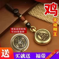 Цыпленка не движется, король поворачивает наемную мешку+сумка для благословения