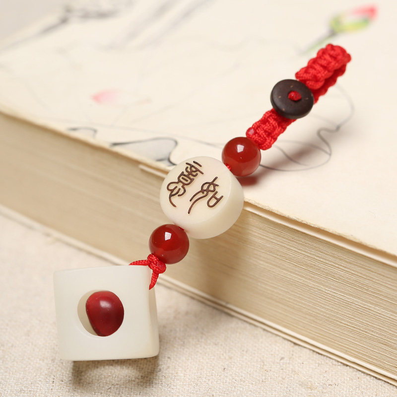 Exquisite dice Ann red bean pendant into the bone Acacia bean sieve color keychain bag hanging jewelry Love keepsake