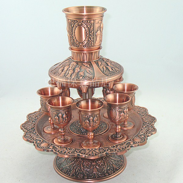 Russia's retro tinder is just a swing wine-in-wine European-style metal Wine Furniture Castle 8 wine glasses Gift