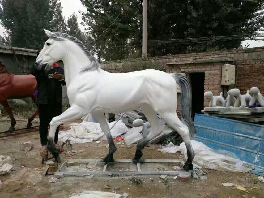 Glass steel painted horse sculpture outdoor garden landscape simulation animal bar club lucky decoration interior decoration
