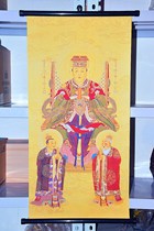 Cloth scroll shaft Portrait of the Queen Mother 60*30 cm