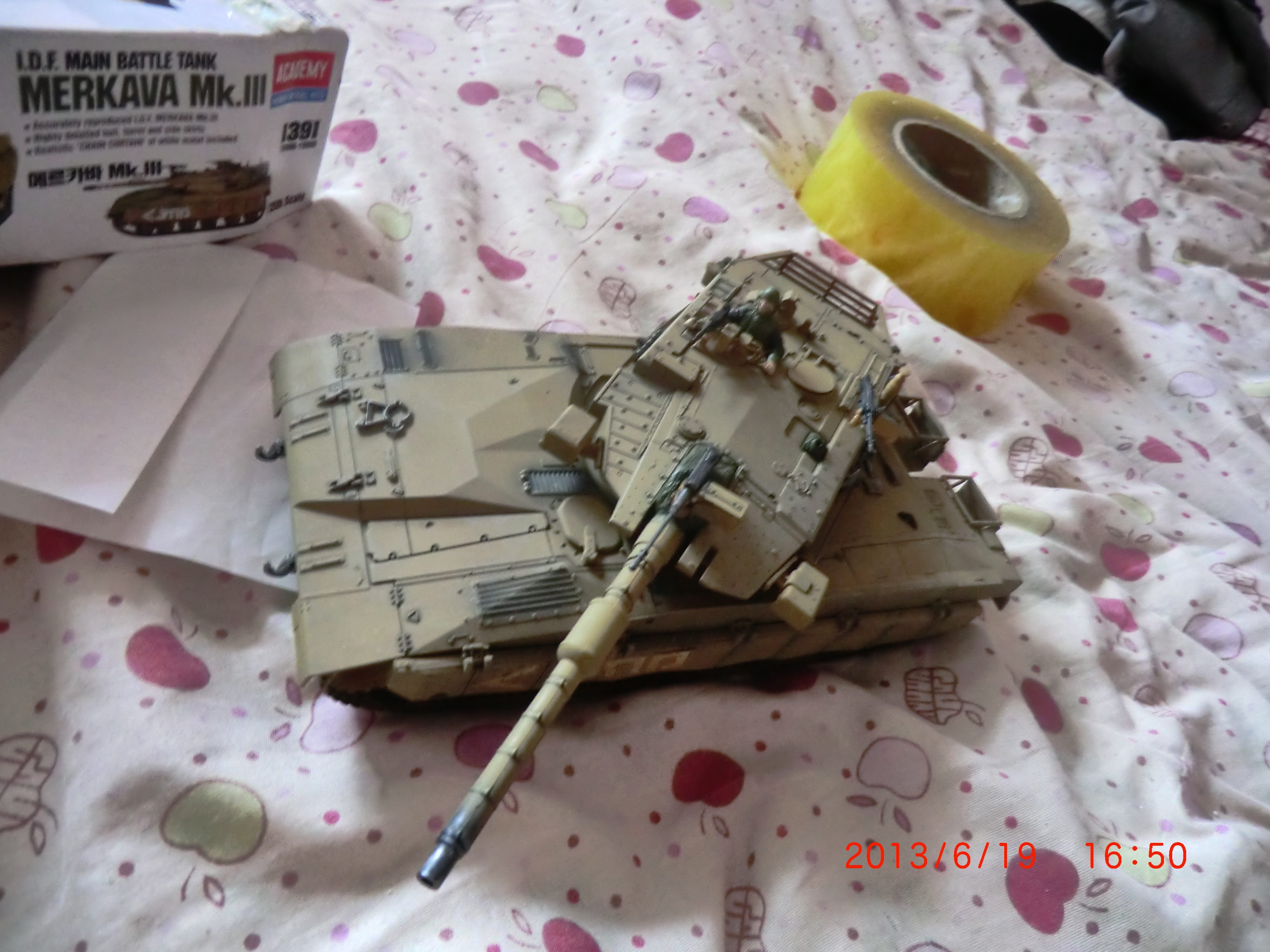 Love Demey 13267 1:35 Merkava 3 Type of tank model finished product (package plate)