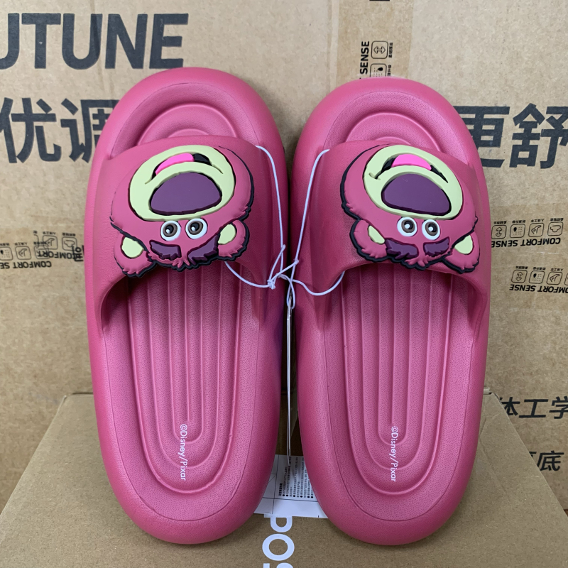 Authentic Real-Shot Cartoon Strawberry Bear Slippers for Women, Summer Outdoor Wear, Home Indoor Thick-Soled soft sole Eva