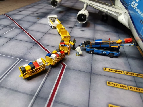 08 Globe 1: 200 Аэропорт GE Qin Tug Bugage Transport System MH-50 Trainer Tug660 Транспортный транспортный автомобиль