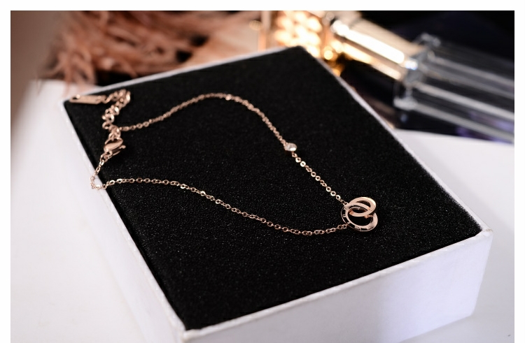 Nhật Bản Hàn Quốc hoang dã đôi vòng tròn bảng chữ cái La Mã vòng chân phụ nữ mô hình chân hoang dã nhẫn titan thép mạ vàng không phai chuỗi chân vòng đeo chân