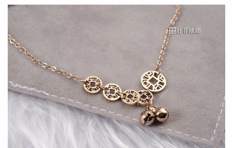 Phiên bản Hàn Quốc may mắn chuyển đồng xu chuông mạ vàng hồng 18K bằng vàng titan thời trang vòng chân nữ màu vàng trang sức chân nhẫn vòng đeo chân nữ bằng vàng
