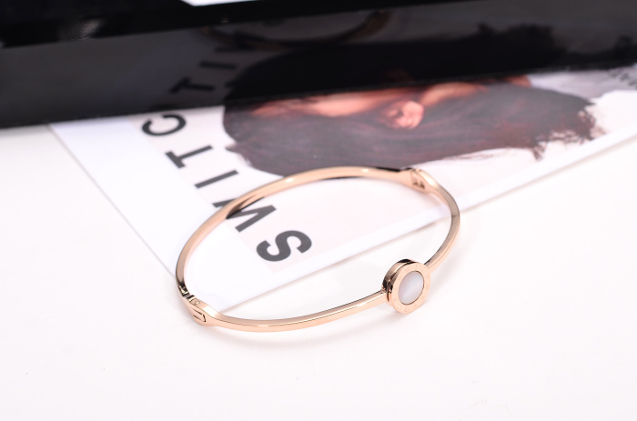 Phiên bản Hàn Quốc bằng thép titan mạ vàng hồng 18K, vòng đeo tay nữ vàng châu Âu và Mỹ Vòng đeo tay tròn màu đen đơn giản vòng cuff bạc