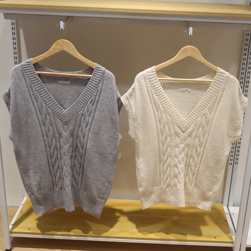 S7458 Foreign Trade European and American Women's Sweater Vest New V-Neck Pullover Sleeveless Loose Layered Vest Knitted Vest S7458 Foreign Trade European and American Women's Sweater Vest New V-Neck Pullover Sleeveless Loose Layered Vest Knitted Vest