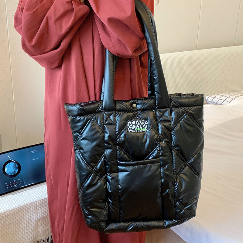 Сумка huridom 2023秋冬新款菱格托特包女羽绒包小众大容量单肩包棉服包