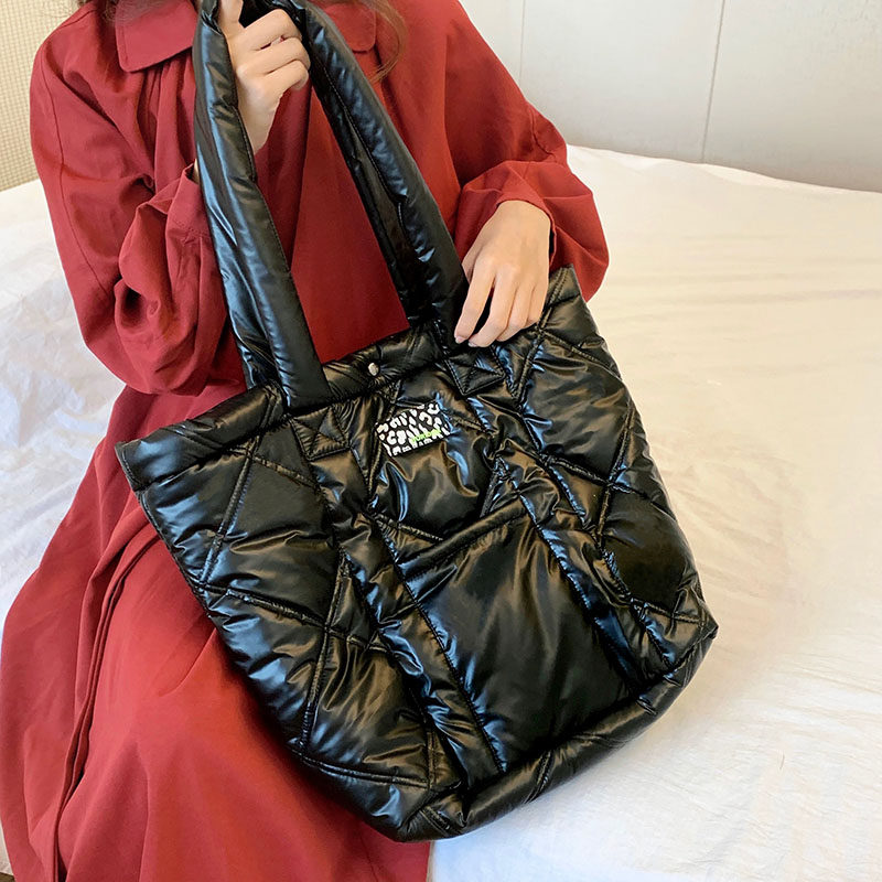 Сумка huridom 2023秋冬新款菱格托特包女羽绒包小众大容量单肩包棉服包