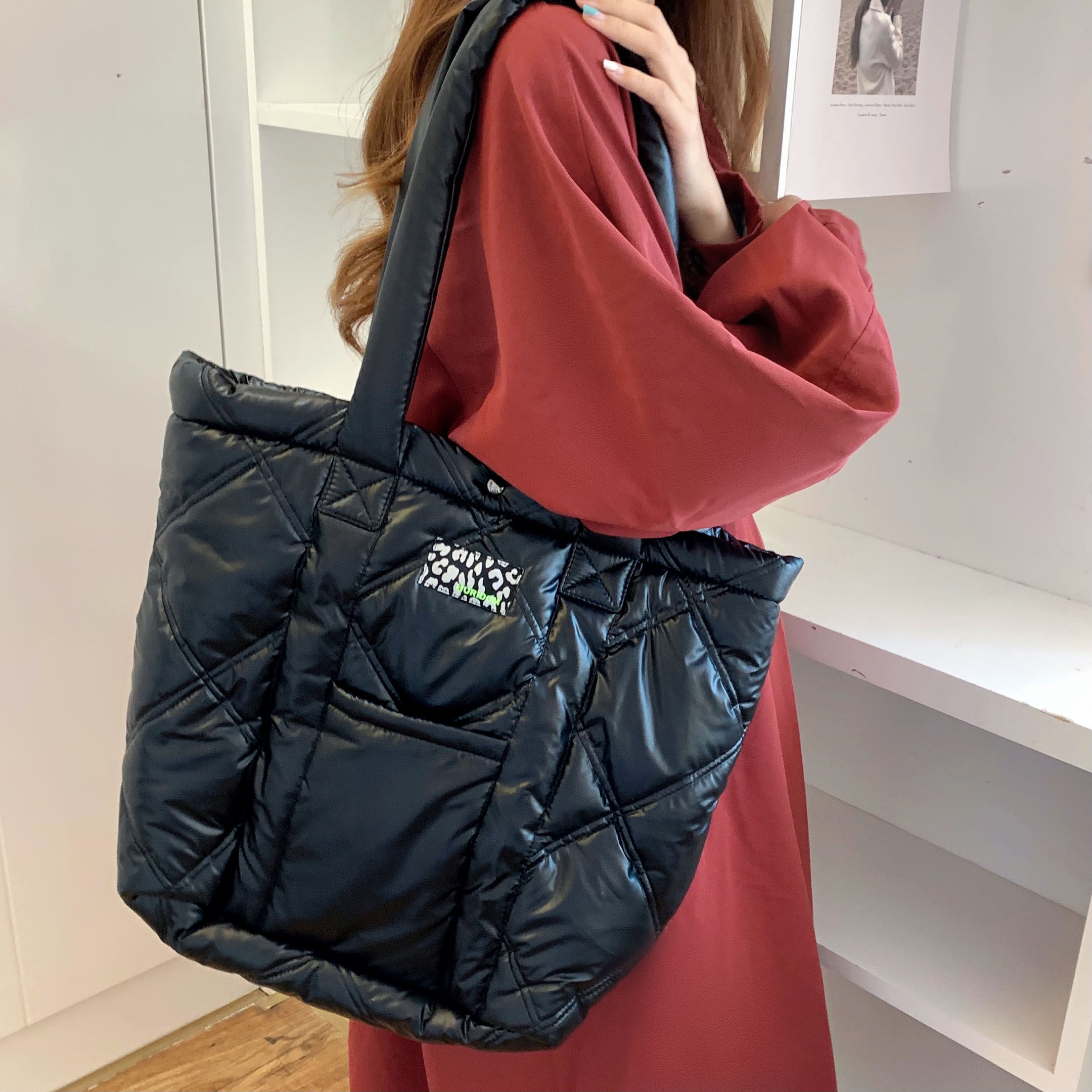 Сумка huridom 2023秋冬新款菱格托特包女羽绒包小众大容量单肩包棉服包