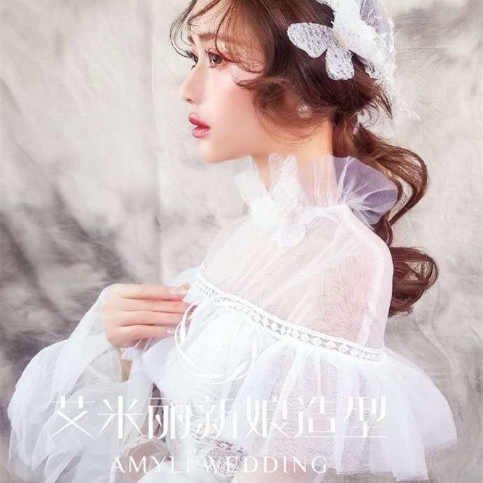 New makeup artist styling with a shawl bridal photo outfits a small mawl wedding dress with a small jacket