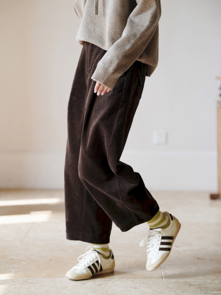 Corduroy high-waisted balloon pants | Pants | Autumn and