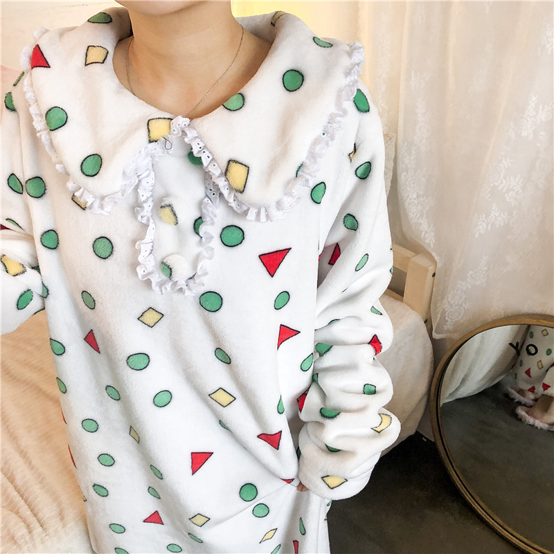 Bộ đồ ngủ nữ Crayon Shinchan mùa thu và mùa đông dày lông cừu san hô dài váy ngủ flannel dịch vụ nhà hoang dã ban đầu mới giúp đỡ đầm suông đẹp