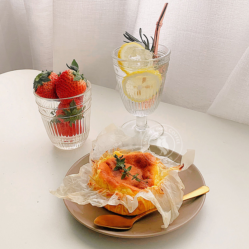 French La Rochere retro Baroque glass of red wine High foot cup Coffee cup juice Milk cold Drinking cup