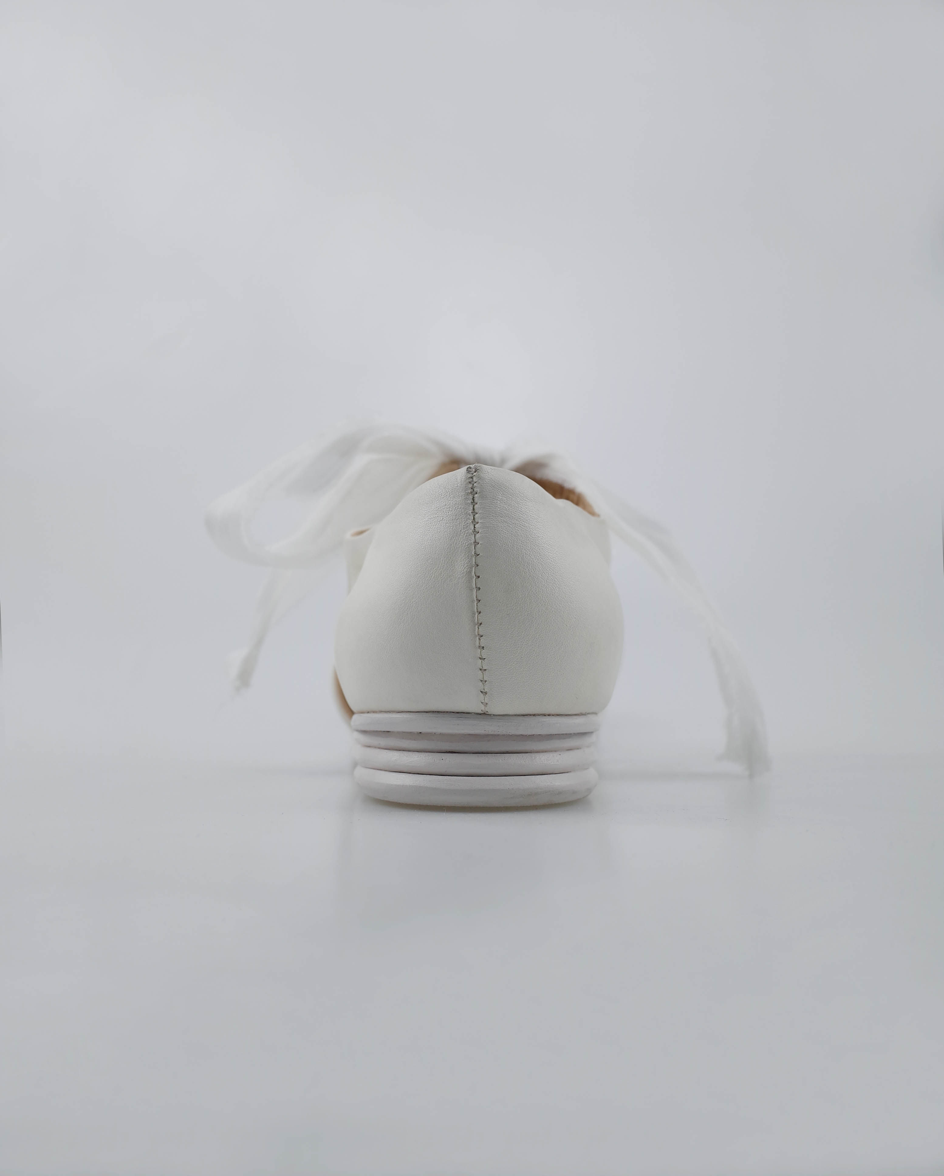 Темная обувь home work 18ss 简洁褶皱镂空丝带装饰鞋 白 atelier