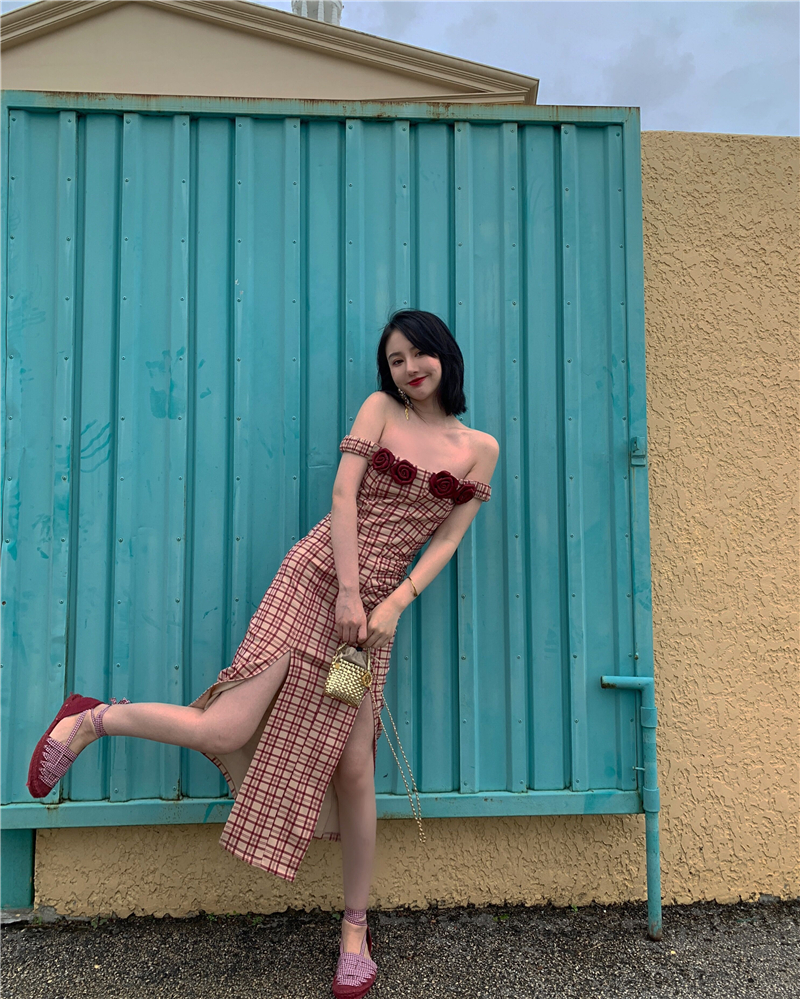 VK旗艦店 韓系復古格子一字領露肩顯瘦開叉無袖洋裝