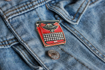 Federal Horse Art Badge Literary Works Series Brautigen Typewriter