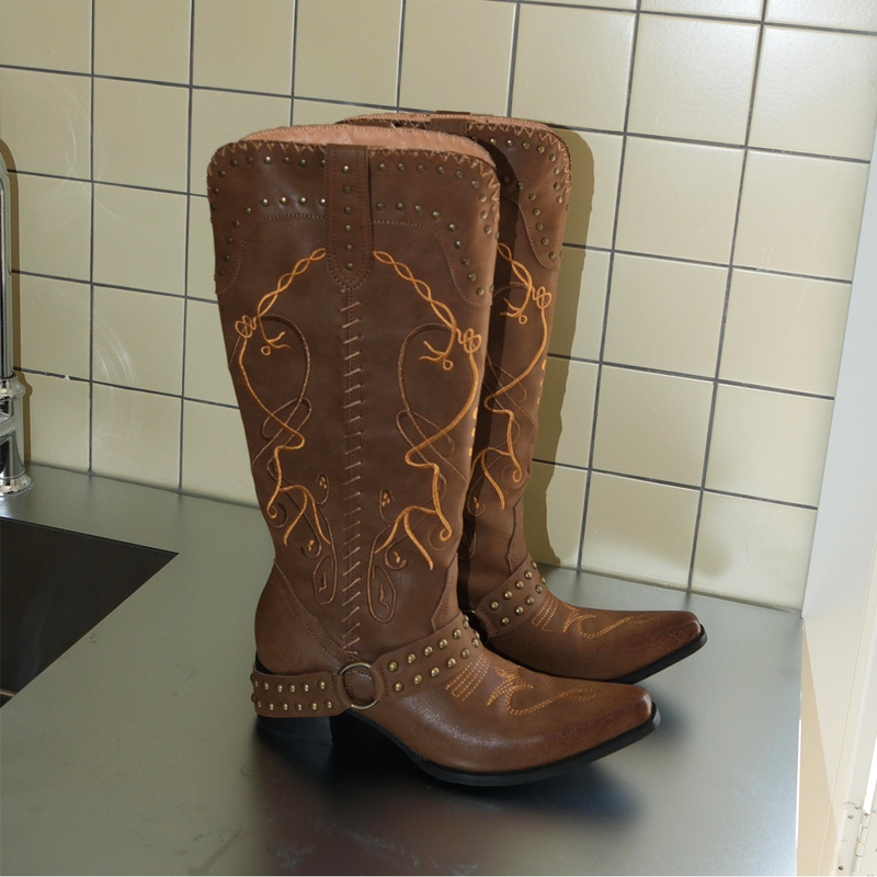 Mooreyu Atelier Original Design Brown Pointed Toe Boots Women's Genuine Leather Embroidered Rivet Western Cowboy Boots Mooreyu Atelier Original Design Brown Pointed Toe Boots Women's Genuine Leather Embroidered Rivet Western Cowboy Boots