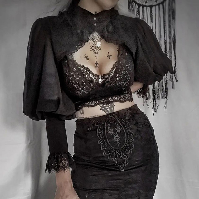 ເສື້ອຢືດແບບ Gothic lace black shawl jacket for women palace style lolita lolita waistcoat cardigan Yabi top