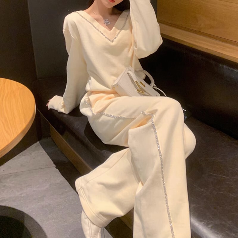 Trendy and Youthful Women's Sweatshirt Set for Spring and Autumn, Stylish and Age-Reducing, Fashionable Sporty Wide-Leg Pants Two-Piece Set Trendy and Youthful Women's Sweatshirt Set for Spring and Autumn, Stylish and Age-Reducing, Fashionable Sporty Wide-Leg Pants Two-Piece Set